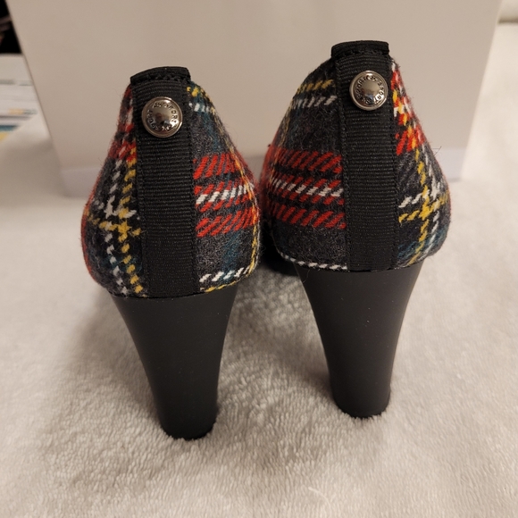 Anne Klein Sport Women's Grey Multi Color Plaid Pump - Picture 4 of 5